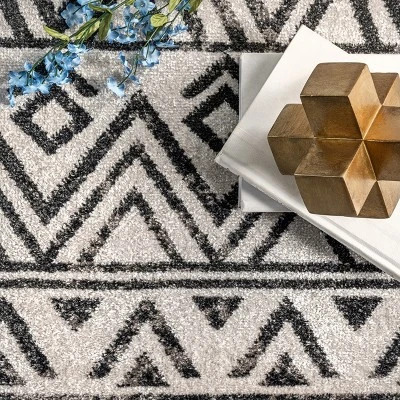 NuLOOM Lucci Machine Washable Aztec Area Rug 5 NuLOOM Lucci Machine Washable Aztec Area Rug - Image 5