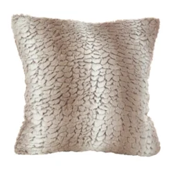18"x18" Juneau Classic Faux Fur Throw Pillow - Saro Lifestyle -Home Decor GUEST df0d67ab a756 4b07 b314 9d869760bc07